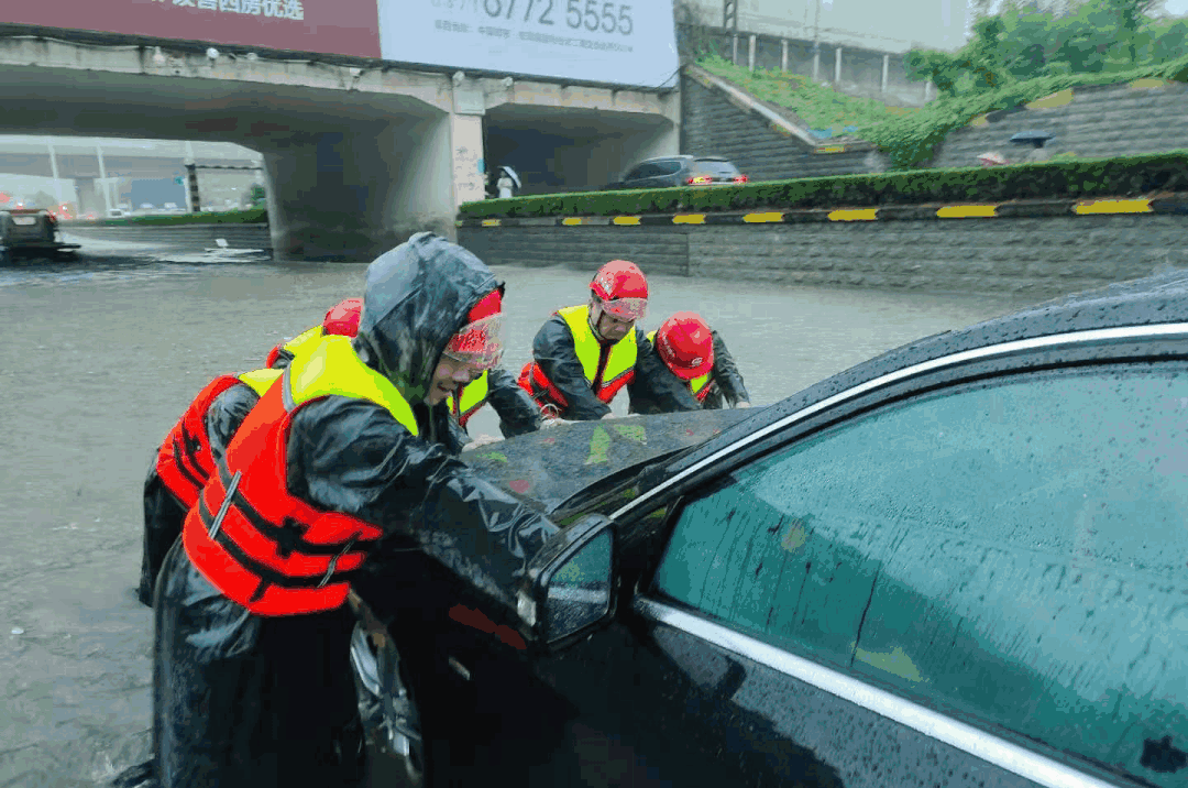 CREC Fights for Flood Control and Disaster Relief in Henan 9